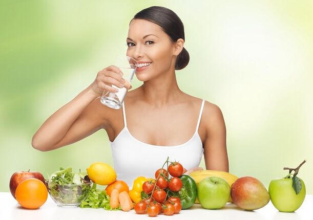 Princípom vodnej diéty je dodržiavanie pitného režimu spojené s konzumáciou plnohodnotnej stravy